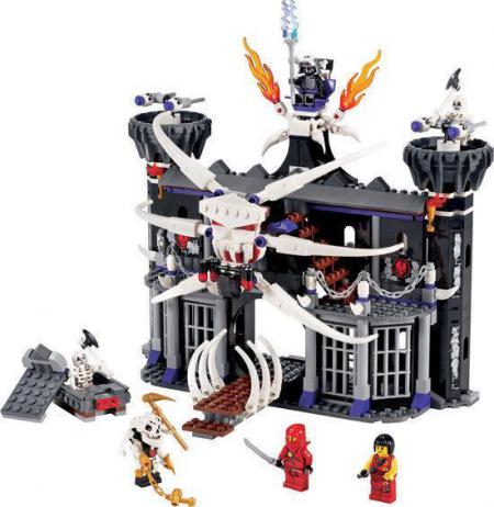 LEGO Ninjago Garmadons Dark Fortress (2505), huren vanaf €4,00/week
