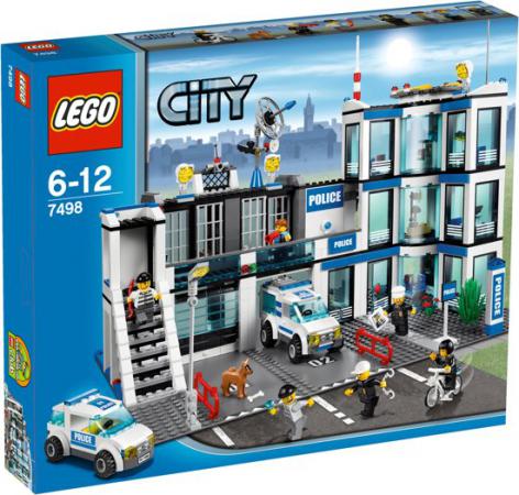 LEGO City Politiebureau (7498) — 759 stukjes, huren vanaf €4,75/week